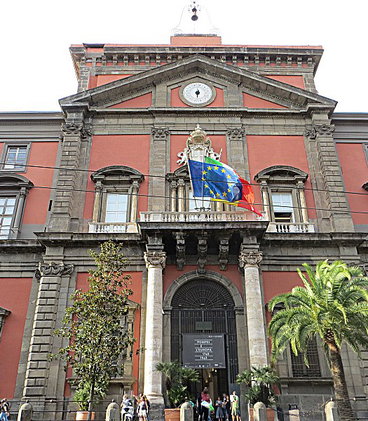 palazzo del museo archeologico nazionale di napoli